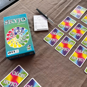 Skyjo kortspil - familiespil - boernespil